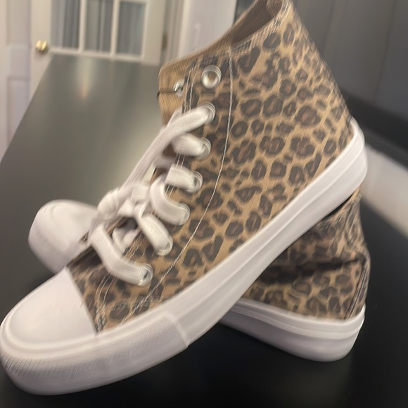 Animal print high tops sneakers NWT - Picture 3 of 5